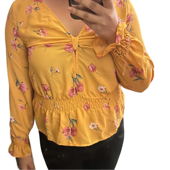 Yellow H&M top - Picture 3 of 3